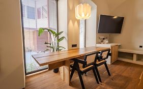 Central Square Apartments - Центральна площа міста